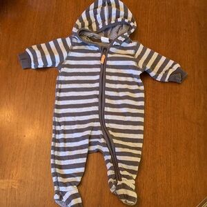 🫐3/$30 NWOT H&M Newborn Striped Gray and White Kids One Piece